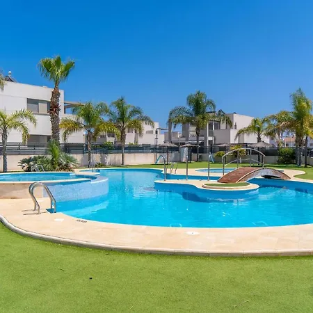 Σπίτι διακοπών Stunning In With Swimming Pool *