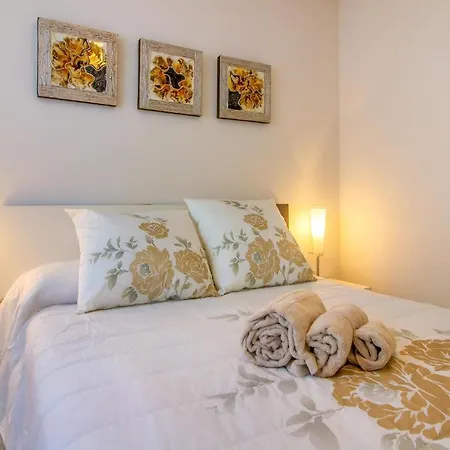 Front In بيت للعطل
