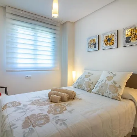 Stunning In With Swimming Pool 度假居